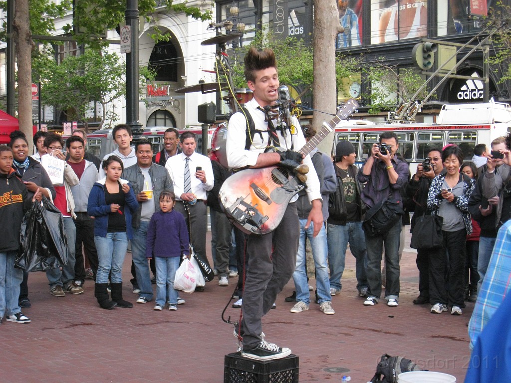 2011 Bay 2 Breakers Saturday 0980.JPG - I was able to participate in the 2011, 100th anniversary of the San Francisco Bay to Breakers 12K race. A great weekend for sight seeing and racing.